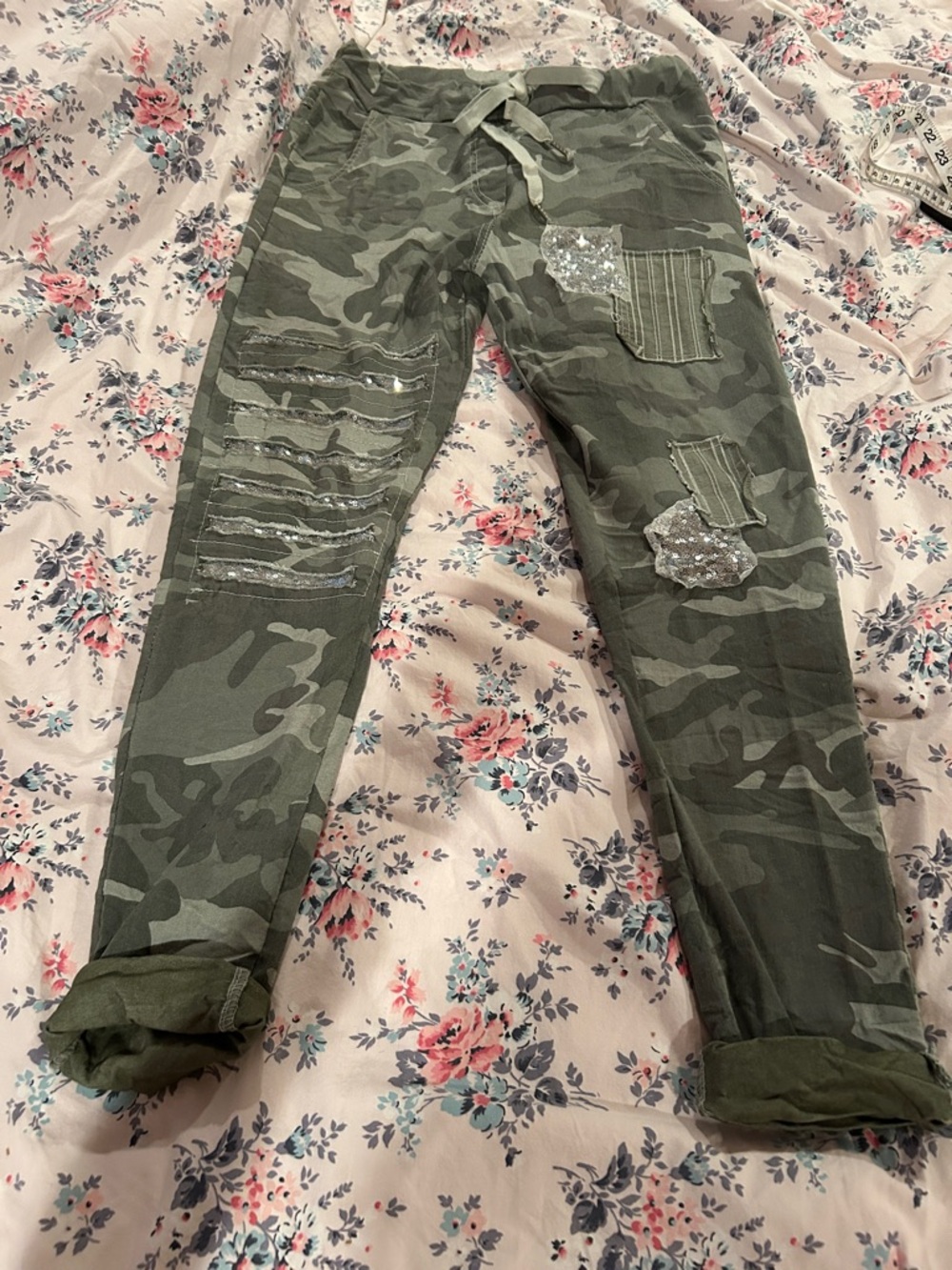 Venti 6 Excellent Condition Camo Stretch Jogger Jeans w/Sequin Patch Details XS